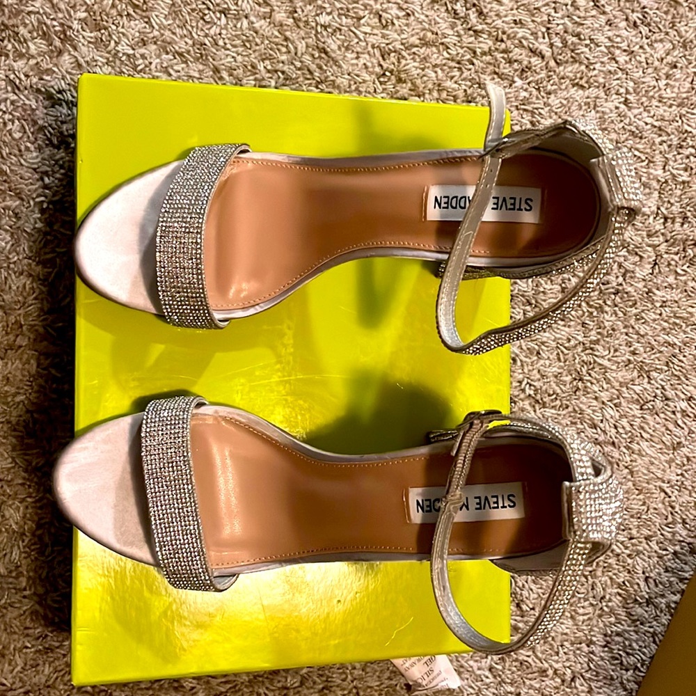 Silver Steve Madden Shoes Size 11 Medium Width